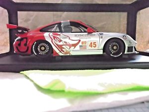 【送料無料】模型車　スポーツカー　ポルシェグアテマラ＃トカゲporsche 911 996 gt3 rsr alms gt2 2006 45 flying lizard autoart