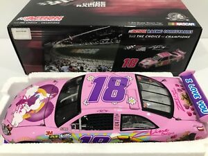 【送料無料】模型車　スポーツカー　＃カイルブッシュピンクカムリ2010 18 kyle busch kimmy pink zline camry