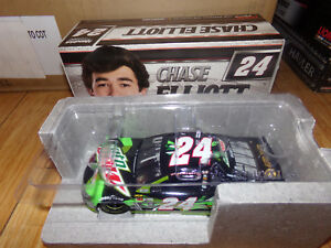 【送料無料】模型車　スポーツカー　124chase elliott24 mountain dew2017chevy ss action nascar diecast124 chase elliott 24 mountain dew 2017 chevy ss action na