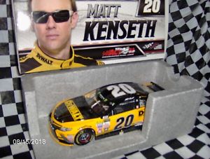 【送料無料】模型車　スポーツカー　マット＃2017 matt kenseth 20 dewalt last ride 124th