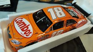 【送料無料】模型車　スポーツカー　カイルブッシュ＃コンボプラチナシリーズ124 2008 kyle busch 18 combos platinum series