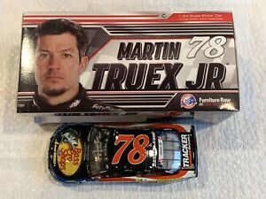 【送料無料】模型車　スポーツカー　マーティンジュニアバスプロカーmartin truex jr hand signed 2018 bass pro patriotic nascar 124 car