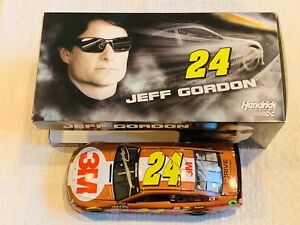【送料無料】模型車　スポーツカー　ジェフゴードングスタフソンビンテージスプリントカップカーjeff gordon amp; gustafson signed 2015 3m vintage nascar sprint cup 124 car