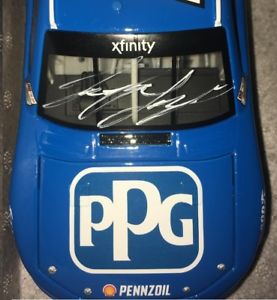 【送料無料】模型車　スポーツカー　ジョイ＃ペンズオイルゼクセルサインsigned 2017 joey logano 22 ppg pennzoil autographed 124 car