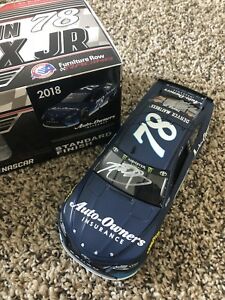 【送料無料】模型車　スポーツカー　デュアルマーティンジュニアゴールドdual martin truex jr cole pearn 124 signed auto owners 2018 gold 124 nascar｜hokushin