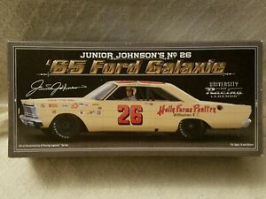【送料無料】模型車　スポーツカー　124ジョンソン26 1965 ford galaxie univ of racinglegends autographed124 junior johnson 26 1965 ford galaxie univ of racing legen｜hokushin