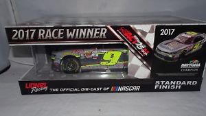 【送料無料】模型車　スポーツカー　ウィリアムバイロンサインデイトナnascar william byron autographed 9 daytona win 124 2017