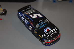 【送料無料】模型車　スポーツカー　2017ケーシーkahneファーマー124 blueペンキペンwcoaサイン2017 kasey kahne farmers insurance 124 autographed in blue paint pen wcoa｜hokushin