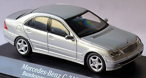 【送料無料】模型車 スポーツカー メルセデスクラッセアルジェントアルジェントmercedes classe c w203 berlina 200004 argento argento metallo 143 schuco