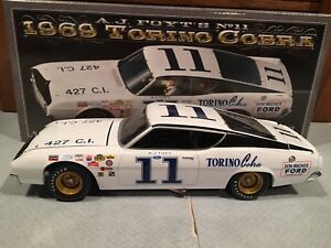 【送料無料】模型車 スポーツカー レーシングサインフォイト#フォードトリノコブラautographed university of racing 1969 aj foyt 11 ford torino cobra 124|hokushin
