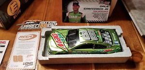 【送料無料】模型車　スポーツカー　デイルアーンハートジュニアマウンテンデューレースカラーdale earnhardt jr 2017 mountain dew talladega raced liquid color elite
