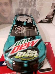 【送料無料】模型車　スポーツカー　チェイスエリオット＃サインマウンテンデューバハカマロ2018 chase elliott 9 autographed mountain dew baja blast camaro 124th