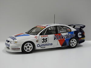 【送料無料】模型車　スポーツカー　118ホールデンvt 2000358006jbargwannavalvoline118 holden vt commodore valvoline racing jbargwanna 2000 35 auto art 8006