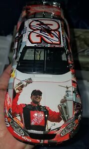 【送料無料】模型車　スポーツカー　＃トニースチュワートアクションマイルストーンインディサイン2005 20 signed tony stewart action milestones indy 500 win autographed nascar