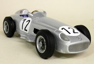 【送料無料】模型車　スポーツカー　スケールコケメルセデスイギリスモデルカーiscale 118 scale s moss mercedes w196 f1 1955 winner british gp resin model car｜hokushin