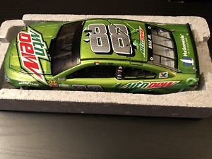 【送料無料】模型車　スポーツカー　デイルアーンハートジュニアレースバージョンフラッシュコートエリートdale earnhardt jr 2017 talladega race version flash coat elite 124, 25 of 25