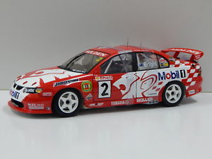 【送料無料】模型車　スポーツカー　118ホールデンvxhrtv8sandownjbright20012 biante801118 holden vx commodore hrt v8 ultimate sandown jbright 2001 2 biante 801