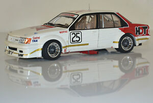 【送料無料】模型車　スポーツカー　クラシックホールデンコモドールサンダウンモファット classic carlectables 118 vc holden commodore hdt 1980 sandown mat