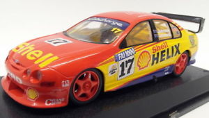 【送料無料】模型車　スポーツカー　carlectibles 118 180015ディックジョンソンシェルヘリックスレーシングハヤブサ