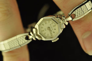 【送料無料】腕時計　ビンテージレディースvintage very clean ladies bulova wristwatch