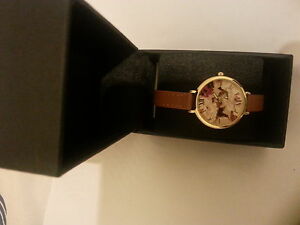 【送料無料】腕時計　ボックスフラワーデザインレディースlimit ladies wrist watch with gift box special flower design