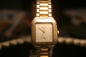 【貨物輸送無料】ウオッチ グランプリクォーツハウバットドイツ1988er junghans grand prix  quartz date hau 50m neue bat bicolor germany 腕時計-レディース腕時計