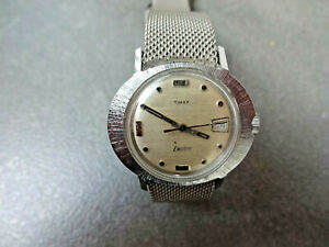 【送料無料】腕時計　ヴィンテージニーズレトロvintage 1960s timex electric wristwatch with date works nice needs batt retro