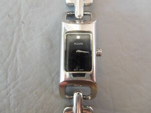 【送料無料】腕時計　パルサーブレスレットウォッチpulsar montre bracelet metal acier inoxydable rectangle noire femme woman watch
