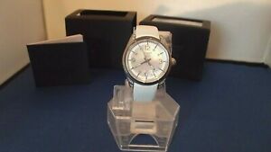 【送料無料】腕時計　ドレスa stunning ladies aviator avw9010l66 quartz dress date watch special er 22,052円