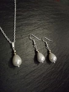 【送料無料】アクセサリー　ネックレスパールホワイトペンダントイヤリングペンダントblanco perla y pirita colgantes pendientes de concha amp; colgante joyera set chapado en plata