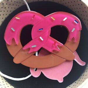 【送料無料】アクセサリー　ネックレスボックスブローチハイジerstwilder heidis celestial tratar broche nuevo en caja raro retirado