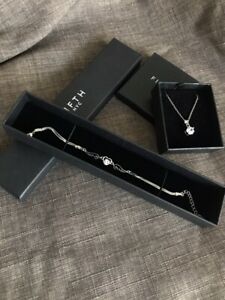 【送料無料】アクセサリー　ネックレスニューヨークブレスレットネックレスペンダントホワイトクリスタルホワイトゴールドシルバーquinto nyc collar colgante y pulsera con cristales blanco oro blanco y plata