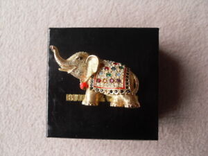 【送料無料】アクセサリー　ネックレスバトラーウィルソンゴールドトーンピンbutler amp; wilson oro tono amp; multicolores cristales elefantebrochepin｜hokushin