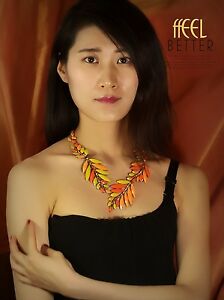 【貨物輸送無料】付属物 首飾り コリアーコートマルチカラーオレンジビンテージcollier dor court pendantif multicolore orange jaune feuille vintage osc2