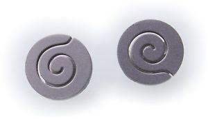 【送料無料】アクセサリー　ネックレス　イヤリングチタンピンスパイラルマットトップイヤリングコインorecchini spina titanio spirale opaca qualit top kn2020 orecchini a bottone