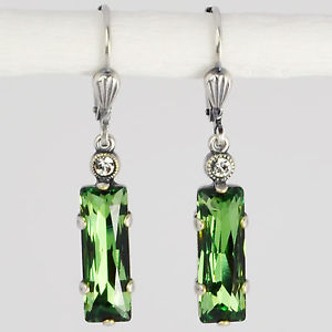【送料無料】アクセサリー　ネックレス　イヤリングスワロフスキークリスタルシルバーバゲットgrevenkmper orecchini cristallo swarovski argento rettangolo baguette erinite verde