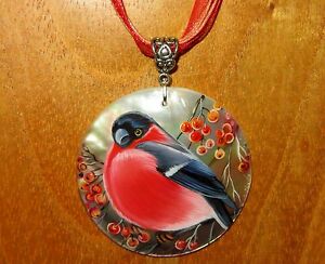 【送料無料】アクセサリー　ネックレス　シェルペンダントユーラシアウソオリジナルロシアguscio ciondolo ciuffolotto garden bird gorbachova regalo originale russo dipinto a mano