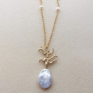 【送料無料】アクセサリー ネックレス ネックレスチェーントーンイエローゴールドコーラルブランチバロックcollana con catene tono oro giallo ramo corallo e perle barocche|hokushin
