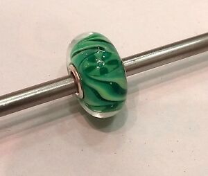 【送料無料】アクセサリー　ネックレス　オリジナルガラスtrollbeads original authentic ooak uniciunique glass verde chiaro e scuro