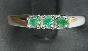 【送料無料】ネックレス　エメラルドブリリアントカットホワイトゴールド white gold ring with emeralds brilliant cut trilogy