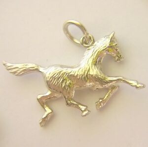 【送料無料】ネックレス　9ctゴールドエクスムアexmoor pony charm in solid 9ct gold hallmarked