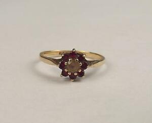 【送料無料】ネックレス　イエローゴールドルビーフラワーヘッドリングサイズ1972 9ct yellow gold ruby amp; quartz flower head ring uk size o us 7