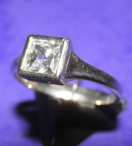 【送料無料】ネックレス　secondhand 9ct white gold emerald cut created whitegem ring size lsecondhand 9ct white gold emerald cut created white gem