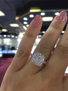 【送料無料】ネックレス　ラウンドカットハローｋホワイトゴールド140ct round unique cut attractive halo engagement ring 14k white gold over