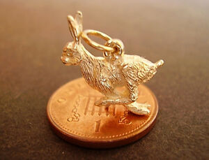 【送料無料】ネックレス　ゴールドウサギbeautiful 9ct gold running hare charm charms