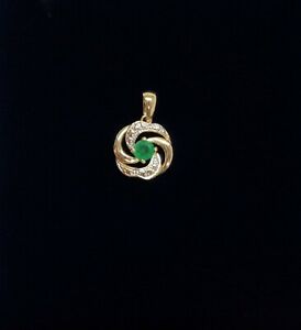 【送料無料】ネックレス　エメラルドペンダント9ctイェローゴールド15mm 08グラムfine emerald pendant 9ct yellow gold length 15 mm 08 grams