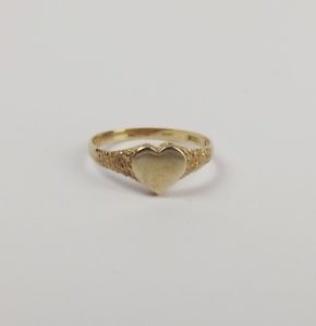 【送料無料】ネックレス　イエローゴールドラブハートリングサイズ9ct yellow gold love heart ring uk size p us 7