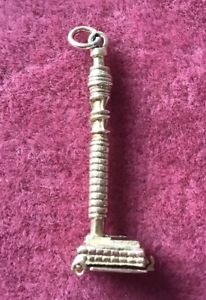 【送料無料】ネックレス　ゴールドタワーペンダントロンドン9ct gold gpo tower post ice charm pendant hallmarked london 1965