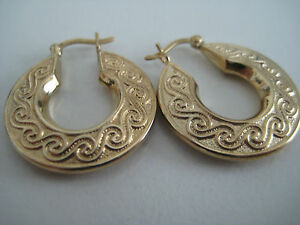 【送料無料】ネックレス　イエローゴールドクレオールフープイヤリングプロモーションホットエンボス9ct yellow gold fancy swirled embossed creole hoop earrings hot on promotion