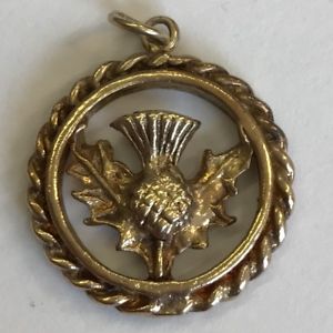 【送料無料】ネックレス　ビンテージソリッドイエローゴールドシスルチャームvintage solid 9ct yellow gold thistle charm 22cm 1970 31g